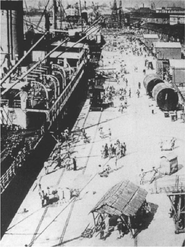 1947年海轮停泊外虹桥码头